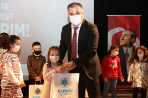 İstiklal Marşı Güzel Okuma Yarışmasına Katılan Öğrencilere Ödülleri Verildi